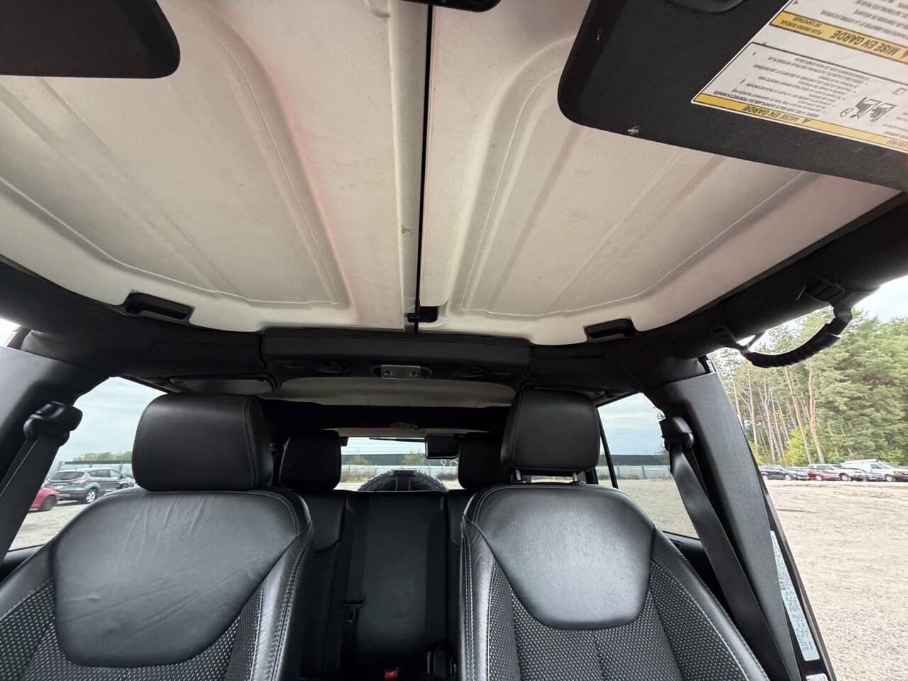 Used 2016 Jeep Wrangler Unlimited Sahara AWD/4WD image 31