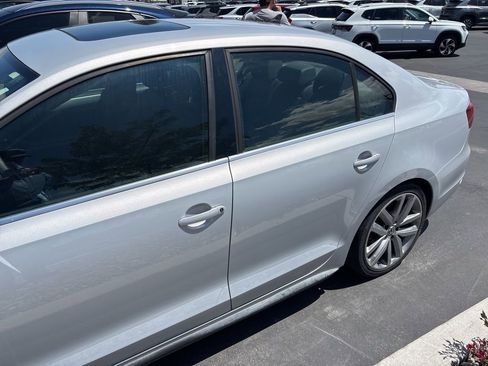 Used 2012 Volkswagen Jetta GLI FWD image 4