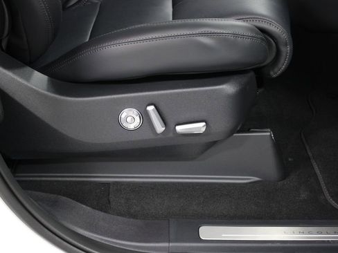 New 2026 Lincoln Navigator Reserve image 36