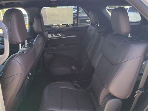 New 2026 Ford Explorer Platinum image 14