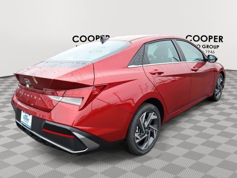 Certified 2025 Hyundai Elantra SEL w/ Cargo Package image 7