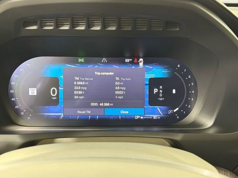 Certified 2023 Volvo XC90 B6 Ultimate w/ Lounge Package image 11