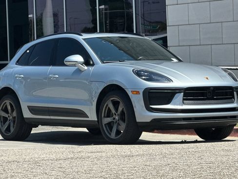 Used 2024 Porsche Macan AWD/4WD image 2