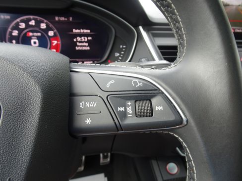 Used 2018 Audi SQ5 Prestige AWD/4WD image 25