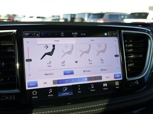 New 2026 Chrysler Pacifica Limited w/ Uconnect Theater Family Group image 22