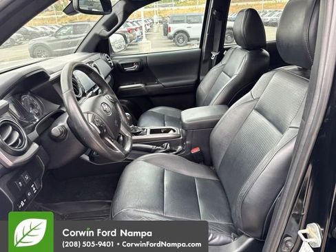Used 2021 Toyota Tacoma TRD Sport w/ TRD Premium Sport Package AWD/4WD image 12