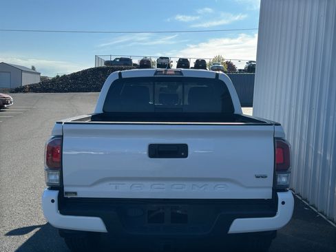 Used 2020 Toyota Tacoma TRD Sport w/ Technology Package AWD/4WD image 6