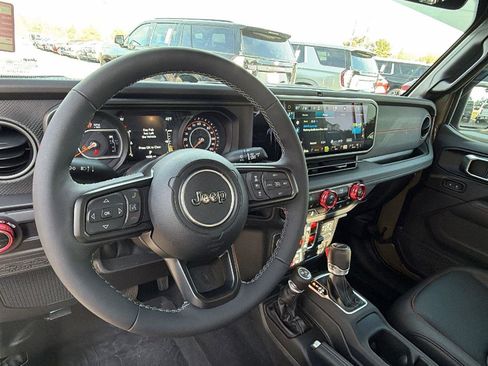 Used 2025 Jeep Gladiator Rubicon AWD/4WD image 16