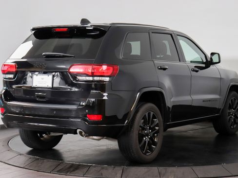 Used 2021 Jeep Grand Cherokee Laredo X AWD/4WD image 5