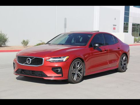 Used 2019 Volvo S60 T6 R-Design image 1