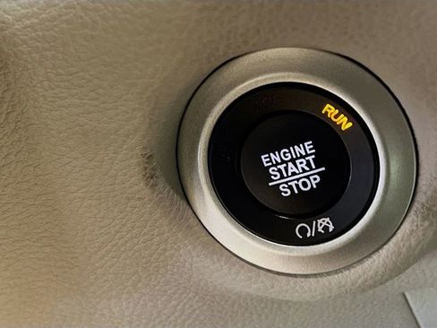 Used 2022 Chrysler Pacifica Limited FWD image 19