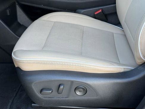 Used 2025 Buick Enclave Preferred w/ Power Package image 18