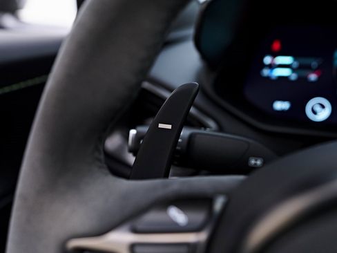 Used 2023 Aston Martin V8 Vantage Roadster image 57