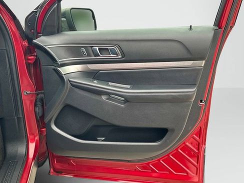 Used 2018 Ford Explorer XLT FWD image 21