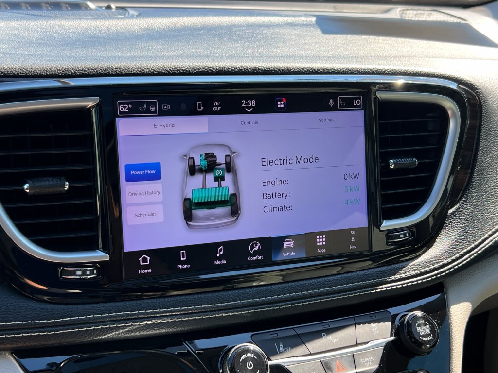 Used 2021 Chrysler Pacifica Limited w/ Uconnect Theater Family Group FWD image 47