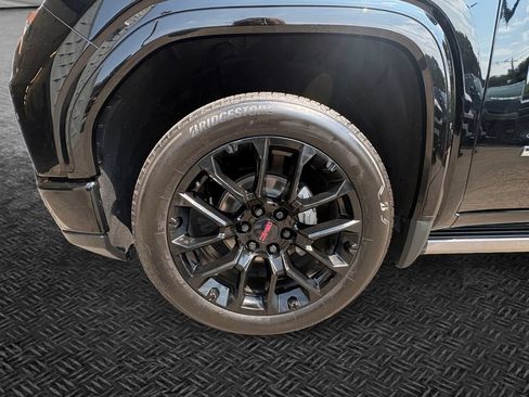 Used 2023 GMC Sierra 1500 Denali w/ Denali Reserve Package AWD/4WD image 11