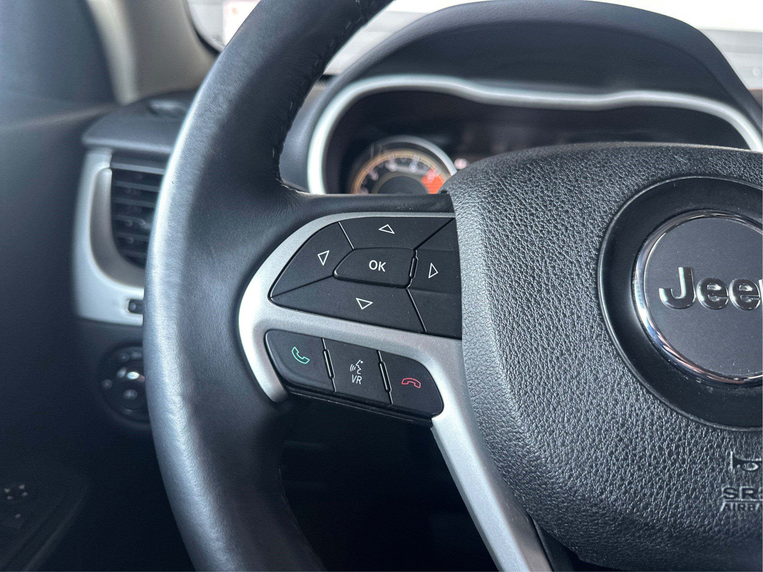 Used 2017 Jeep Cherokee Trailhawk AWD/4WD image 30