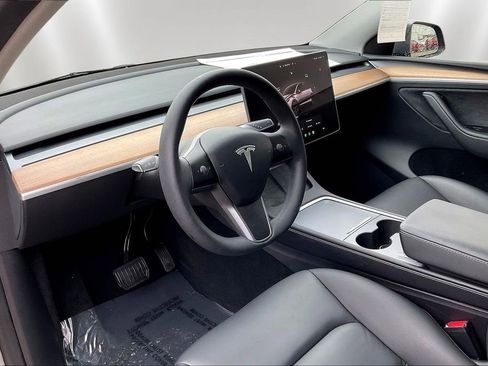 Used 2024 Tesla Model Y Long Range image 16