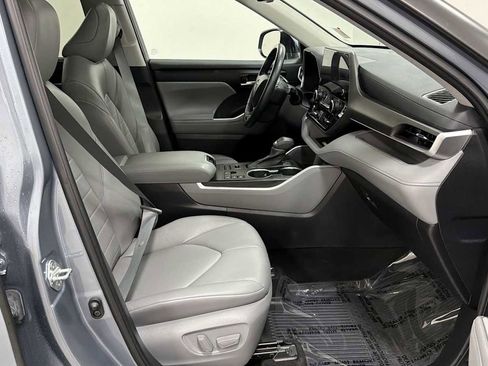 Used 2023 Toyota Highlander XLE AWD/4WD image 31