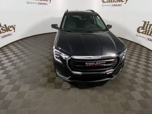 Used 2023 GMC Terrain SLE w/ Driver Convenience Package image 3
