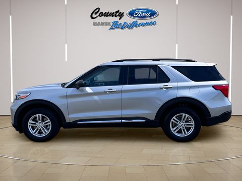 Used 2023 Ford Explorer XLT w/ Class IV Trailer Tow Package AWD/4WD image 3