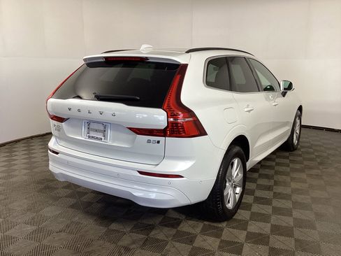 Used 2022 Volvo XC60 B5 Momentum AWD/4WD image 2