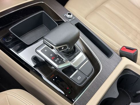 Used 2023 Audi Q5 2.0T Premium w/ Convenience Package image 18