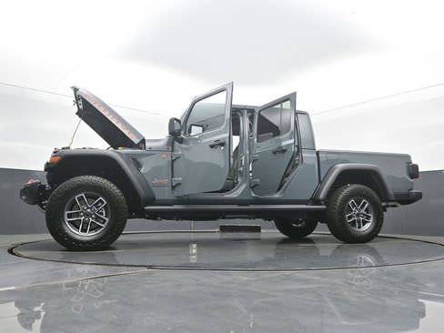 New 2025 Jeep Gladiator Mojave w/ Safety Group image 59