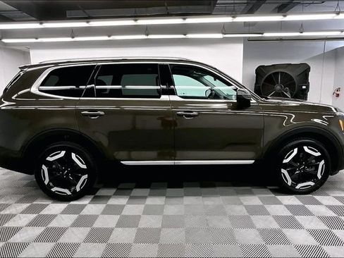 Used 2025 Kia Telluride S FWD image 14