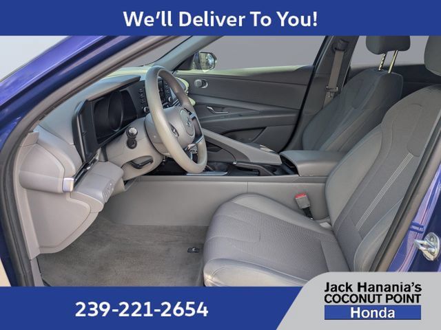Used 2021 Hyundai Elantra SE FWD image 18
