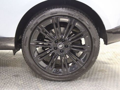 Used 2025 Land Rover Range Rover SE image 16
