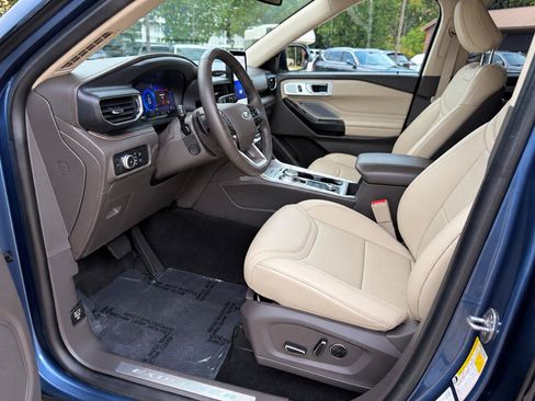 Used 2020 Ford Explorer Platinum w/ Premium Technology Package AWD/4WD image 9