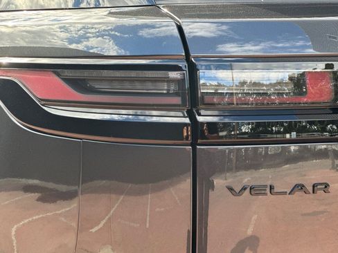 New 2026 Land Rover Range Rover Velar Dynamic SE image 12