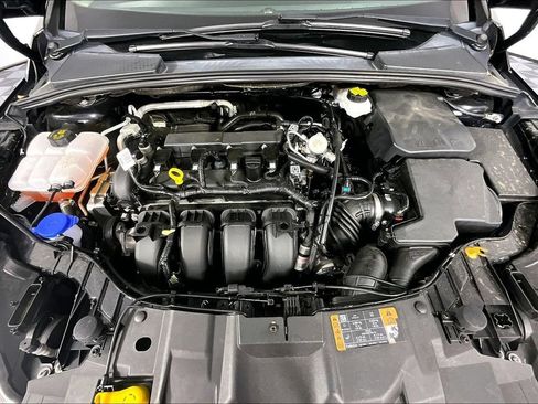 Used 2018 Ford Focus Titanium w/ Titanium Technology Package FWD image 9