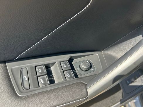 Used 2024 Volkswagen Tiguan SE R-Line image 47