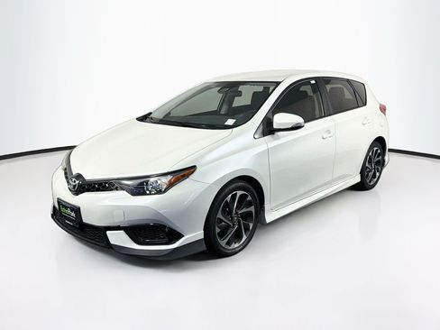 Used 2018 Toyota Corolla iM FWD image 3