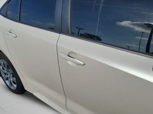 Used 2023 Toyota Corolla LE FWD image 17