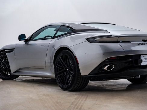 Used 2024 Aston Martin DB12 Coupe image 9