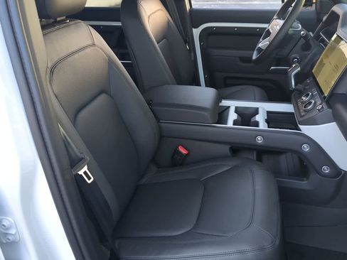 New 2026 Land Rover Defender 110 X-Dynamic SE image 24