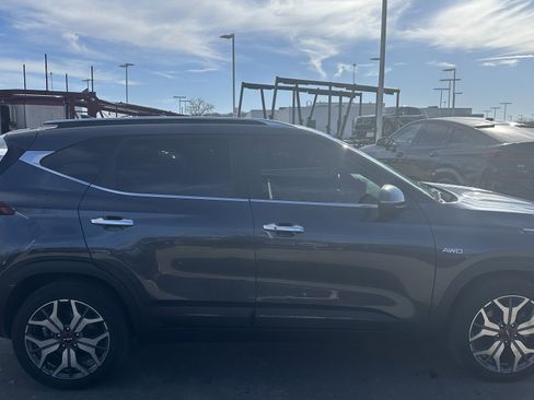 Used 2022 Kia Seltos SX w/ Sunroof Package image 11