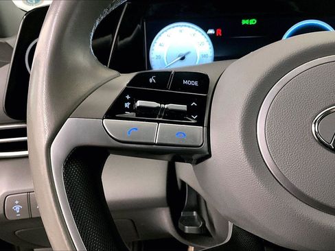 Used 2022 Hyundai Elantra SEL w/ Convenience + Premium Package image 17