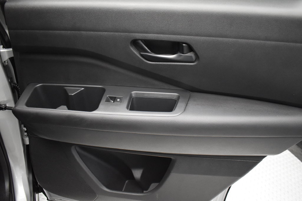 Used 2025 Nissan Pathfinder SV AWD/4WD image 27