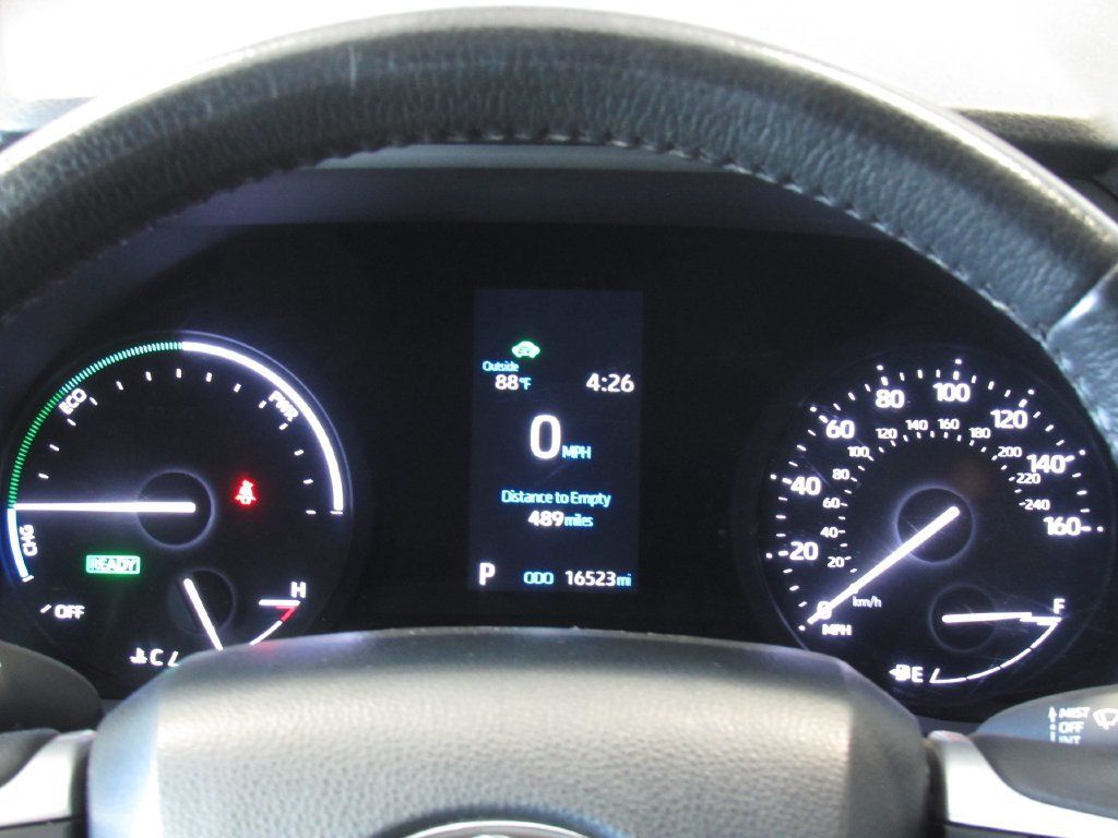 Certified 2024 Toyota Sienna XLE FWD image 25