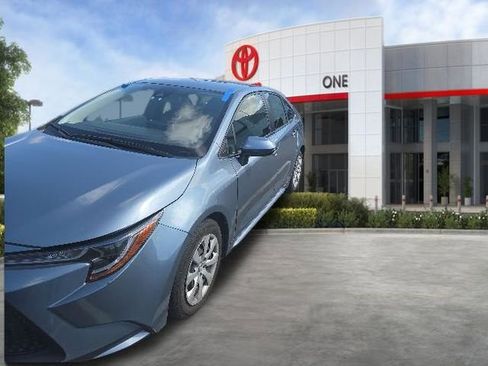 Used 2021 Toyota Corolla LE w/ Carpet Mat Package (TMS) FWD image 4