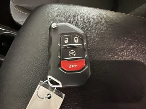 Used 2024 Jeep Wrangler Unlimited Sahara AWD/4WD image 23