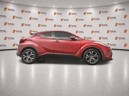 Used 2020 Toyota C-HR LE FWD image 39