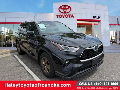 Used 2023 Toyota Highlander Bronze Edition AWD/4WD image 1