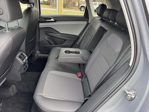 Used 2022 Volkswagen Taos SE image 28