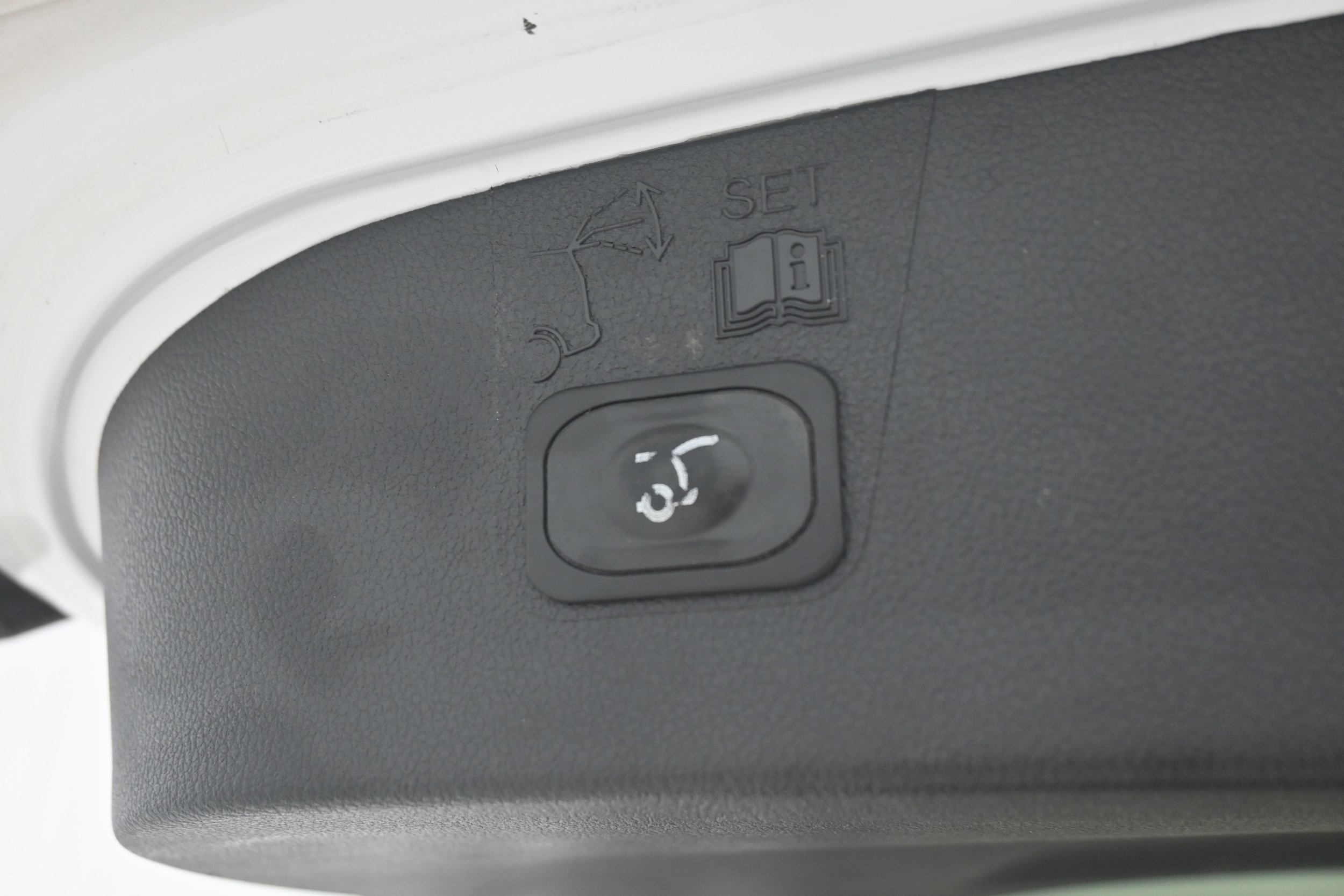 Used 2015 Ford Escape Titanium w/ Equipment Group 301A AWD/4WD image 34