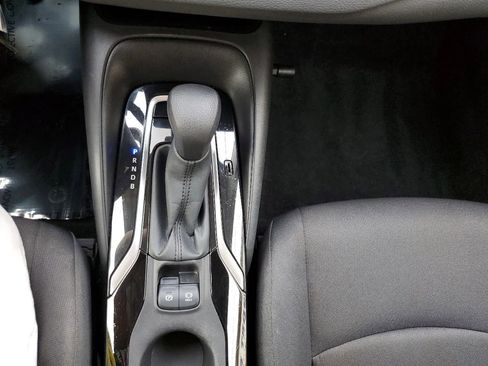 Used 2020 Toyota Corolla LE image 28